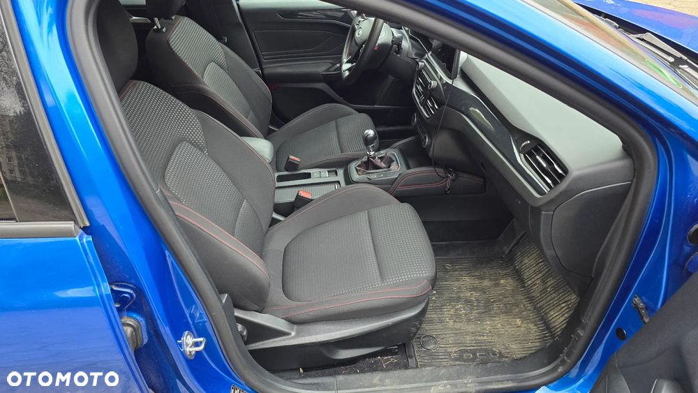 Ford Focus 1.0 EcoBoost ST-Line X - 6