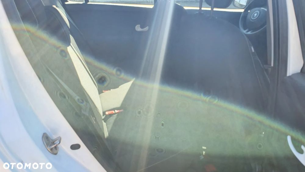 Renault Clio 1.2 16V 75 Expression - 8