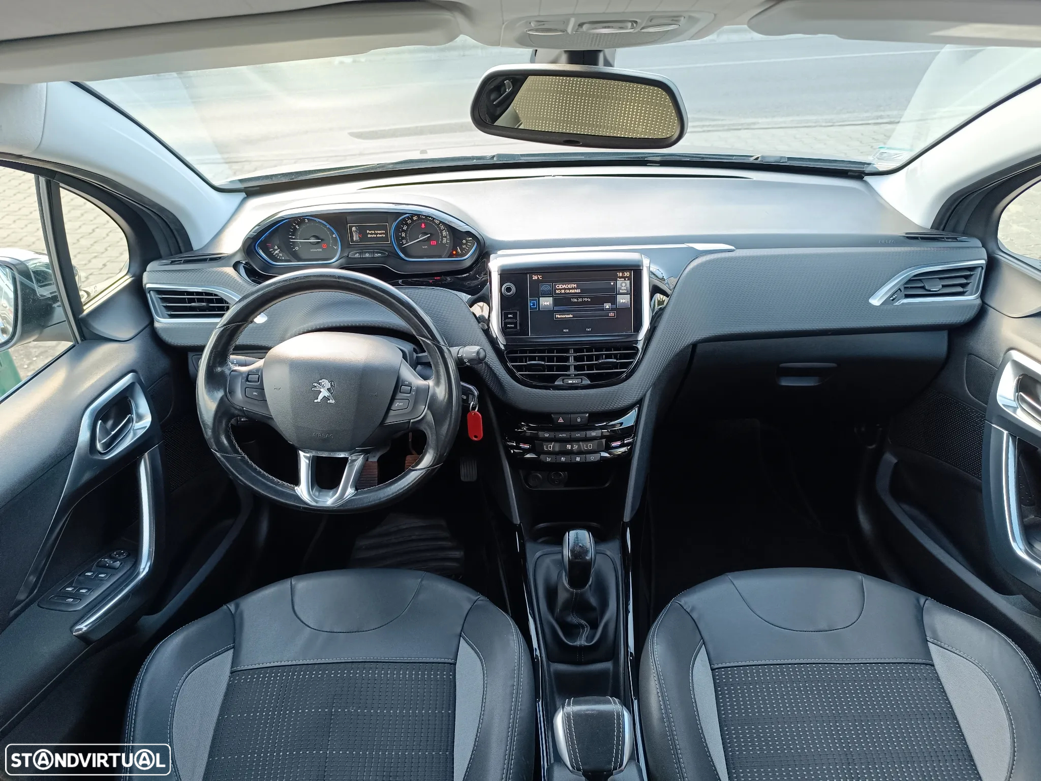 Peugeot 2008 1.2 PureTech Allure - 18