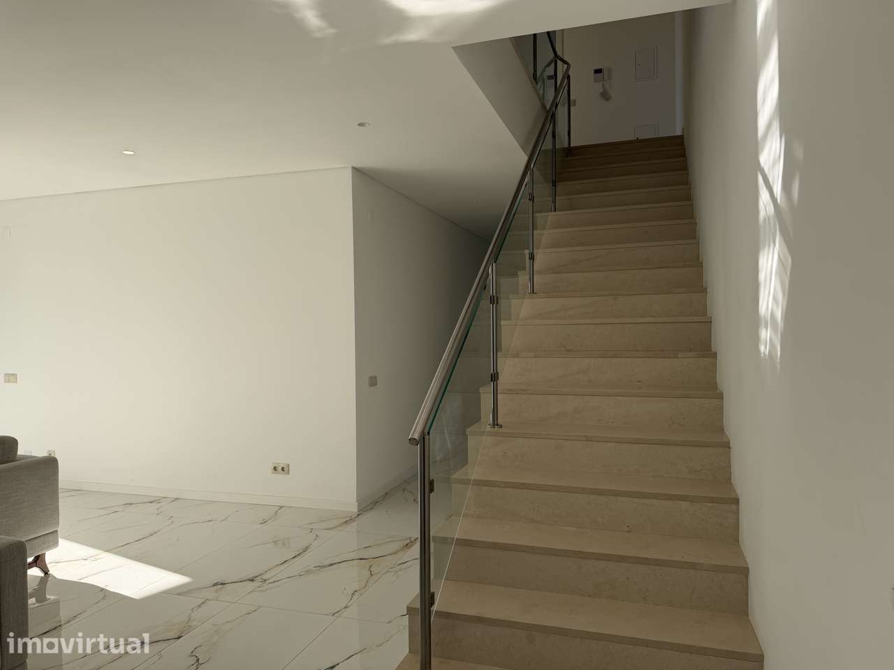 Moradia T4 NOVA com box e piscina - Grande imagem: 4/42