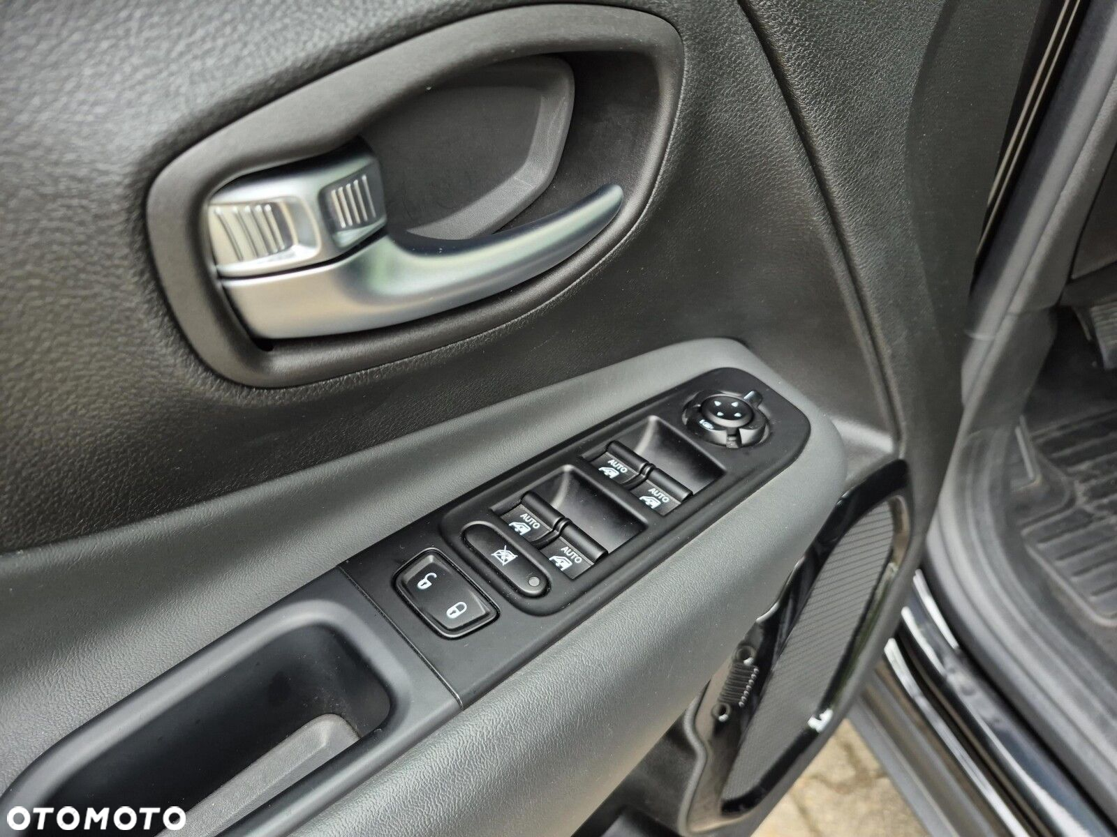 Jeep Renegade 1.0 GSE T3 Turbo Night Eagle II FWD S&S - 12