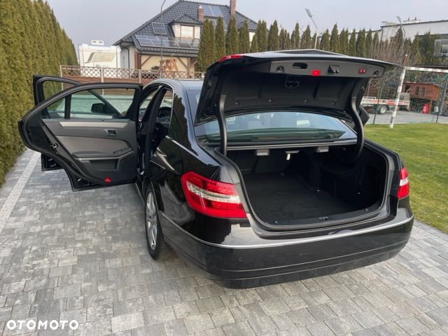 Mercedes-Benz Klasa E 250 CDI DPF BlueEFFICIENCY Automatik - 14
