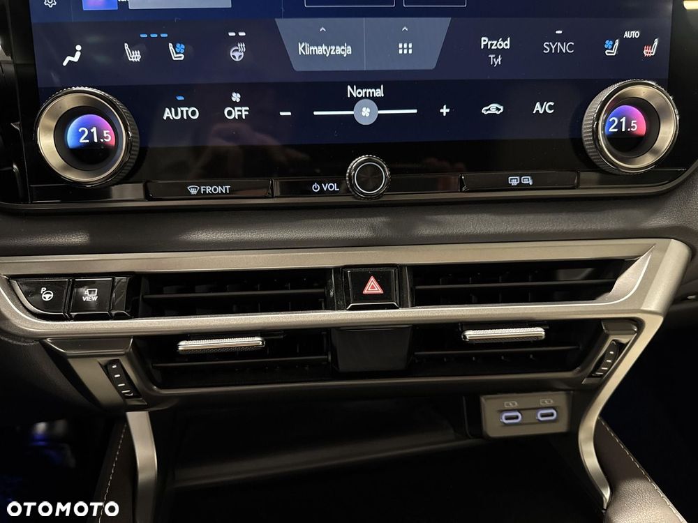 Lexus RX 450h+ Omotenashi - 24