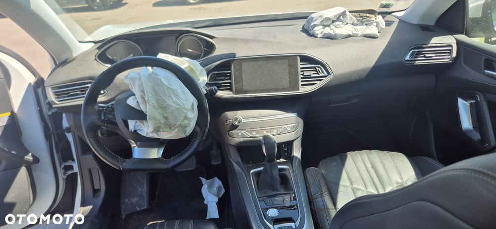 Peugeot 308 1.2 PureTech Allure S&S - 23