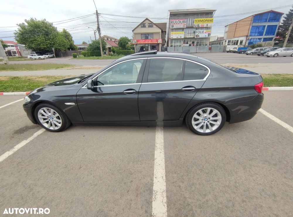 BMW Seria 5 525d xDrive - 11