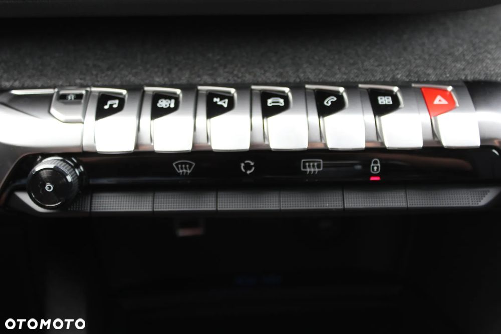 Peugeot 3008 1.2 PureTech Allure S&S - 26