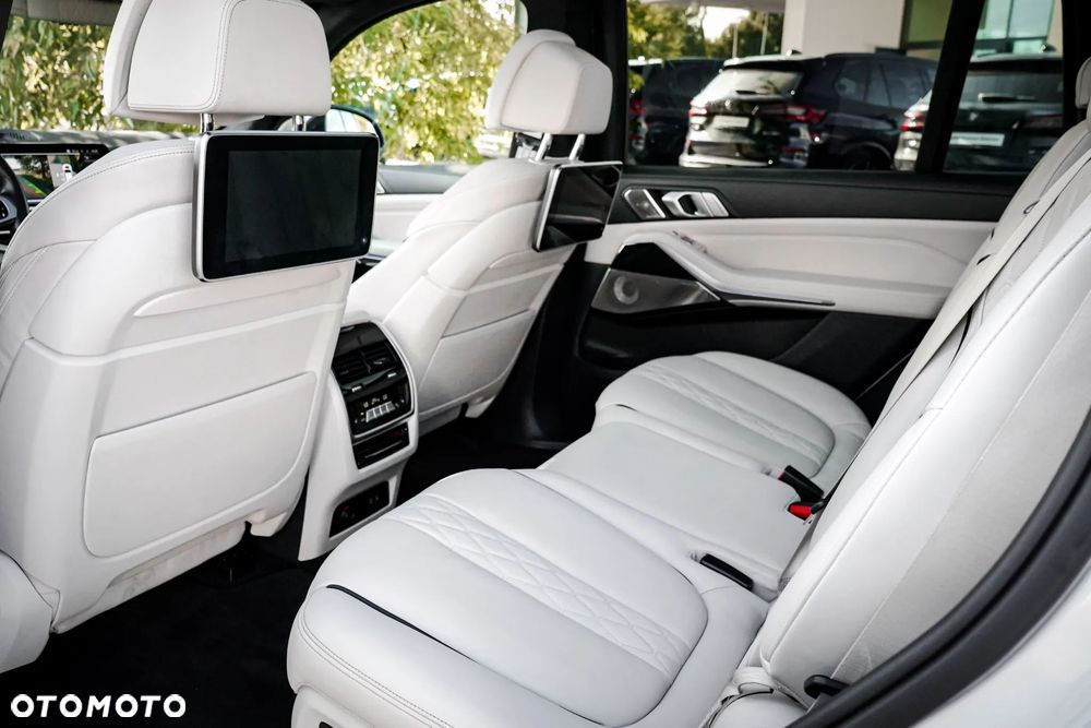 BMW X7 M50d - 32