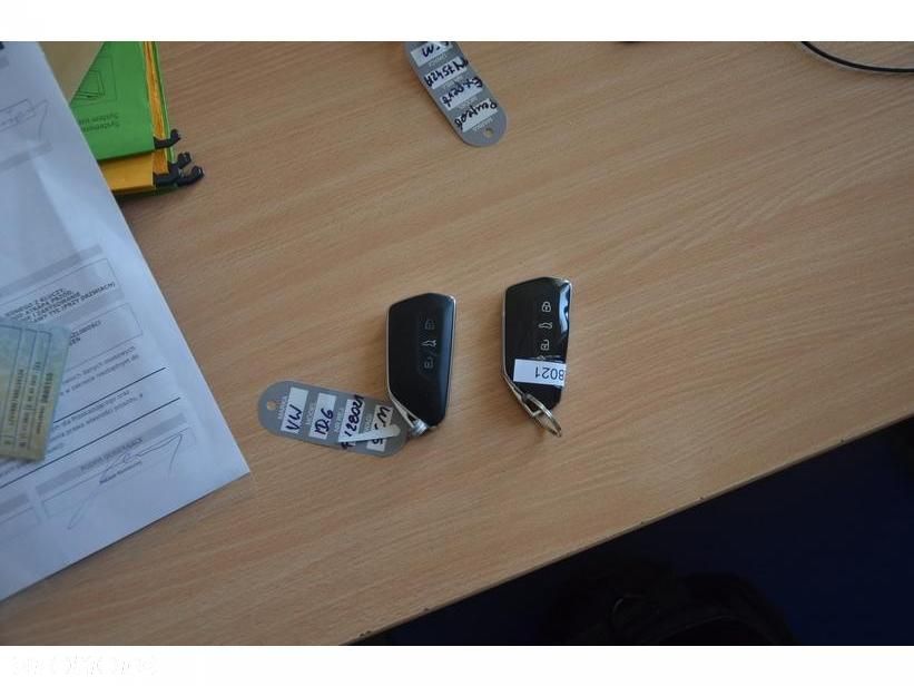 Volkswagen ID.6 - 32