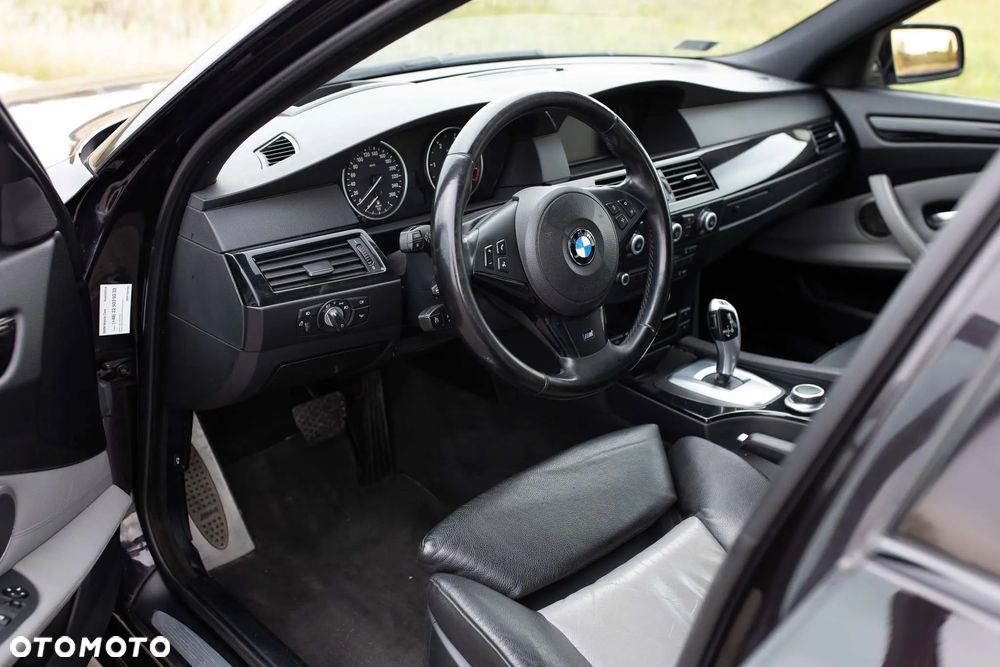 BMW Seria 5 530d Touring - 16