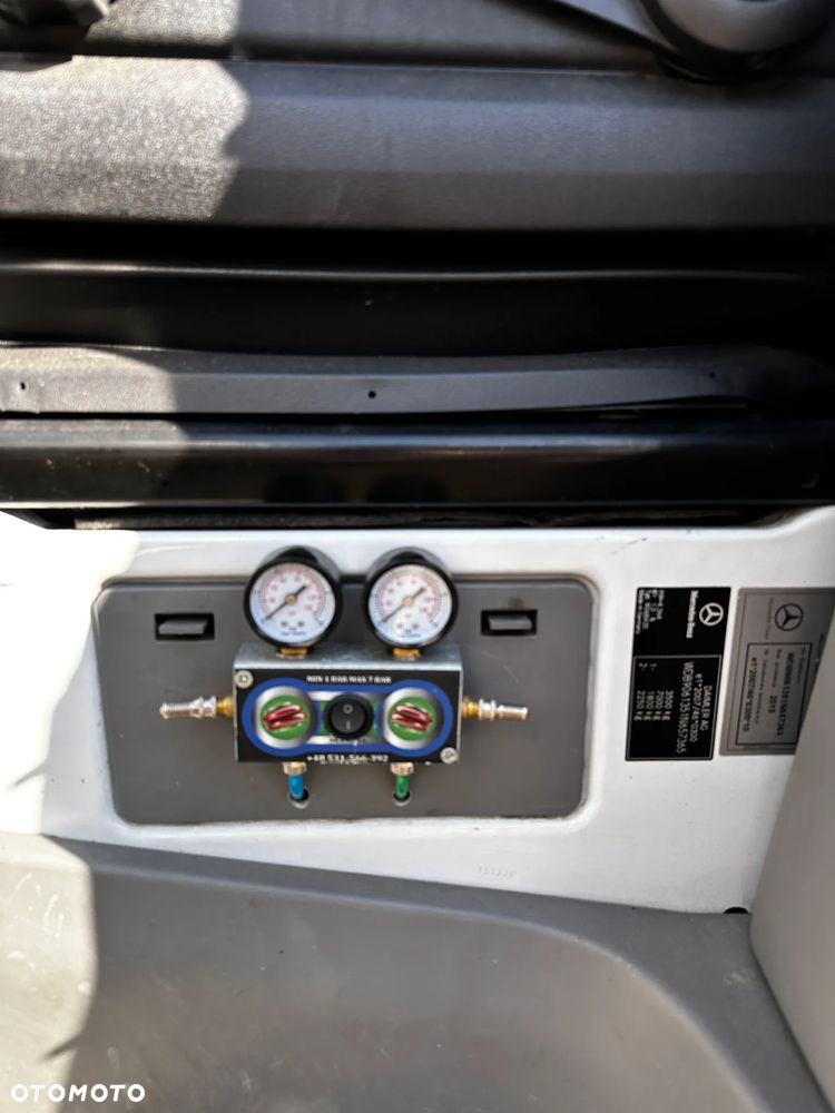 Mercedes-Benz SPRINTER 319 - 22