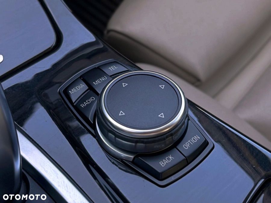 BMW Seria 5 525d xDrive Luxury Line - 32