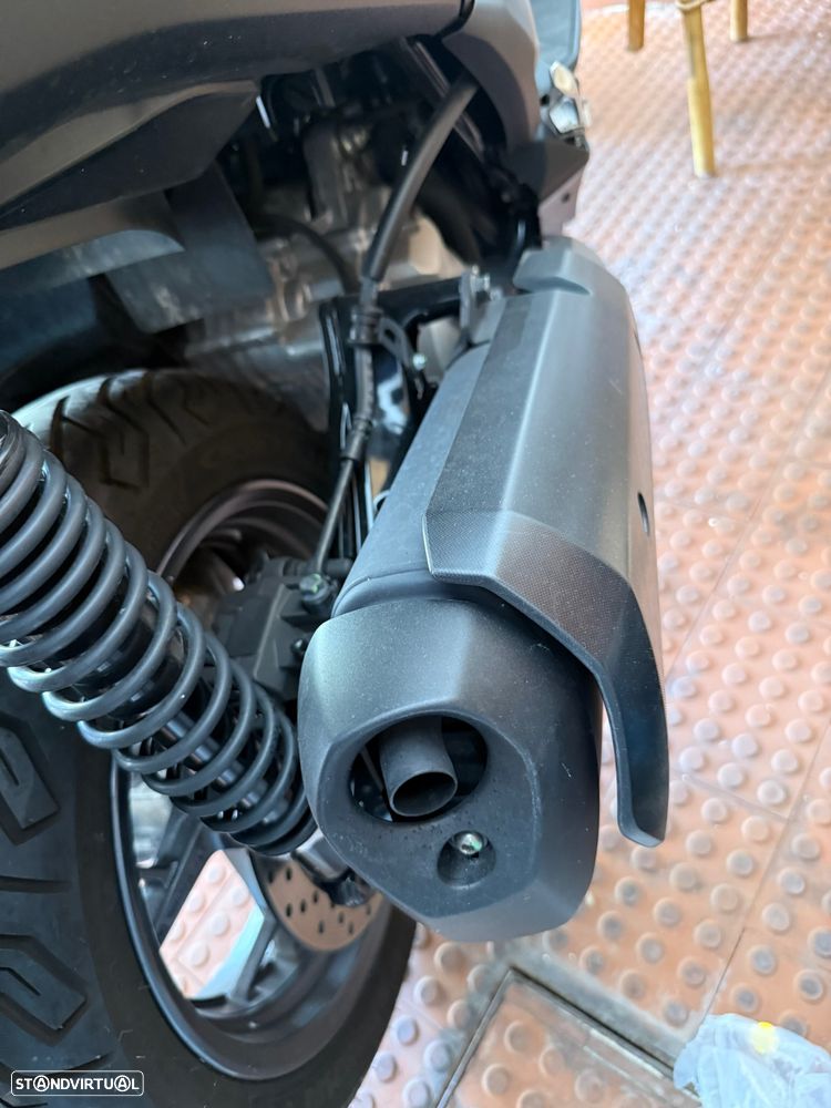 Yamaha X-Max - 4