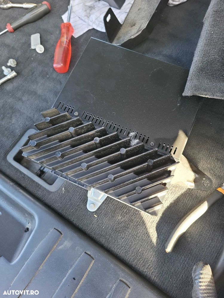 Statie/amplificator audio HI FI bmw x3 e83 - 2