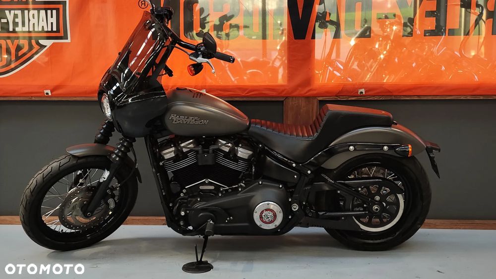 Harley-Davidson Softail Street Bob - 12