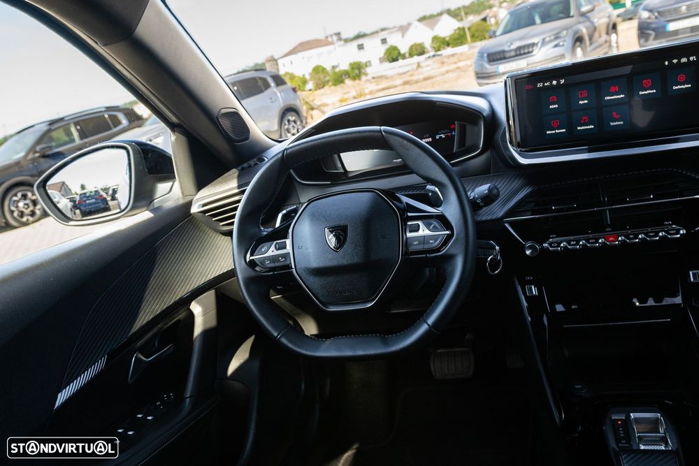 Peugeot 2008 1.2 PureTech Allure - 23