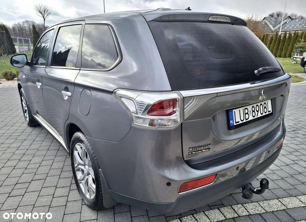Mitsubishi Outlander 2.0 Invite + 2WD - 7