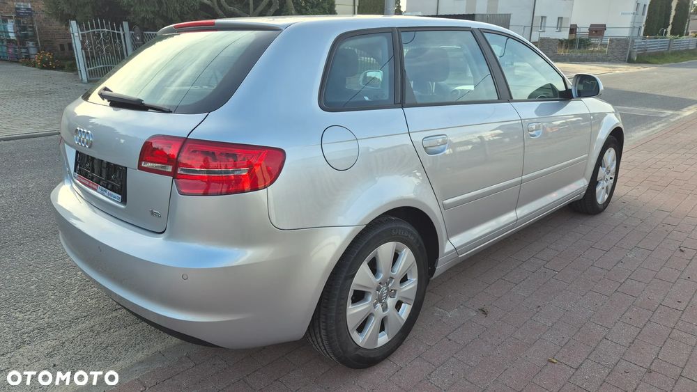 Audi A3 Sportback 1.6 Ambiente - 4