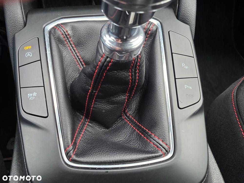 Ford Kuga 2.0 TDCi 2x4 ST-Line - 17