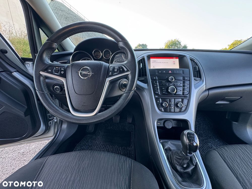 Opel Astra 1.4 Turbo 150 Jahre - 8