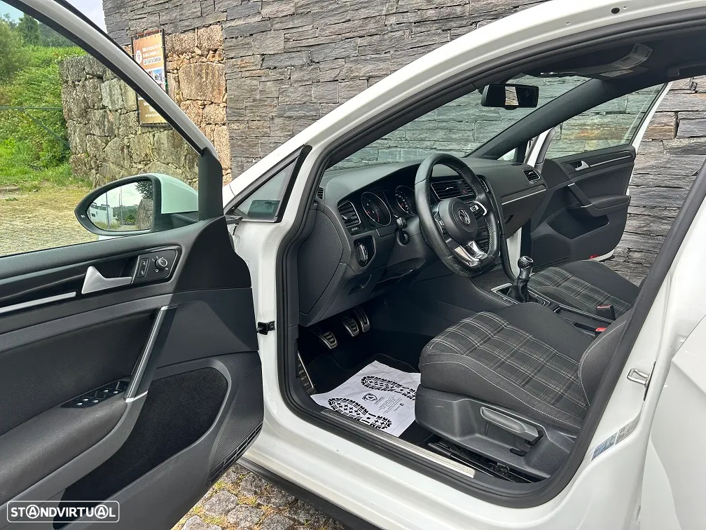 VW Golf 2.0 TDI GTD - 10