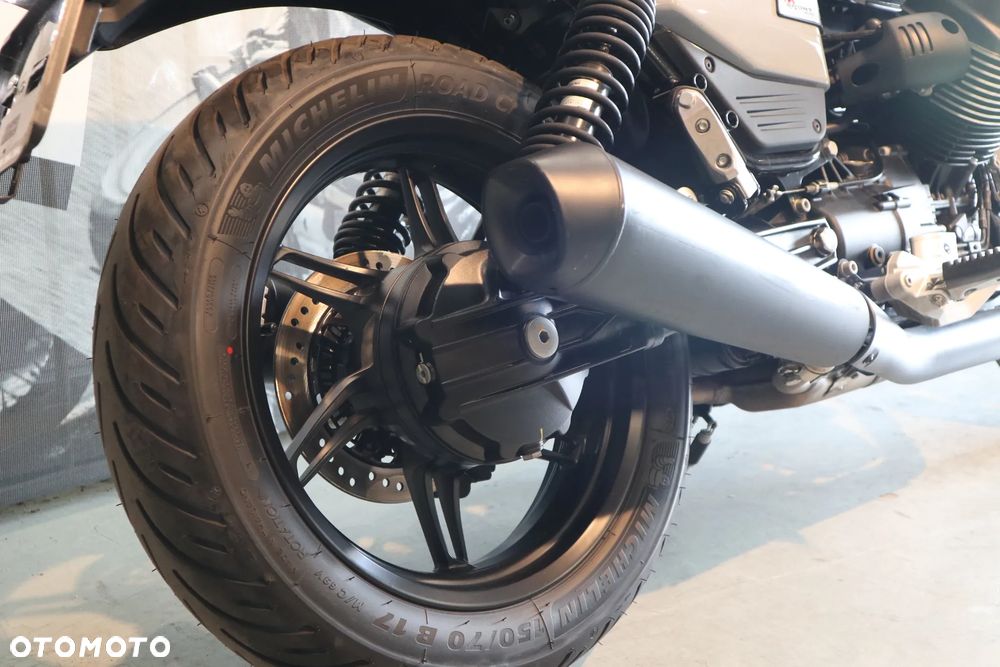 Moto Guzzi V7 - 23