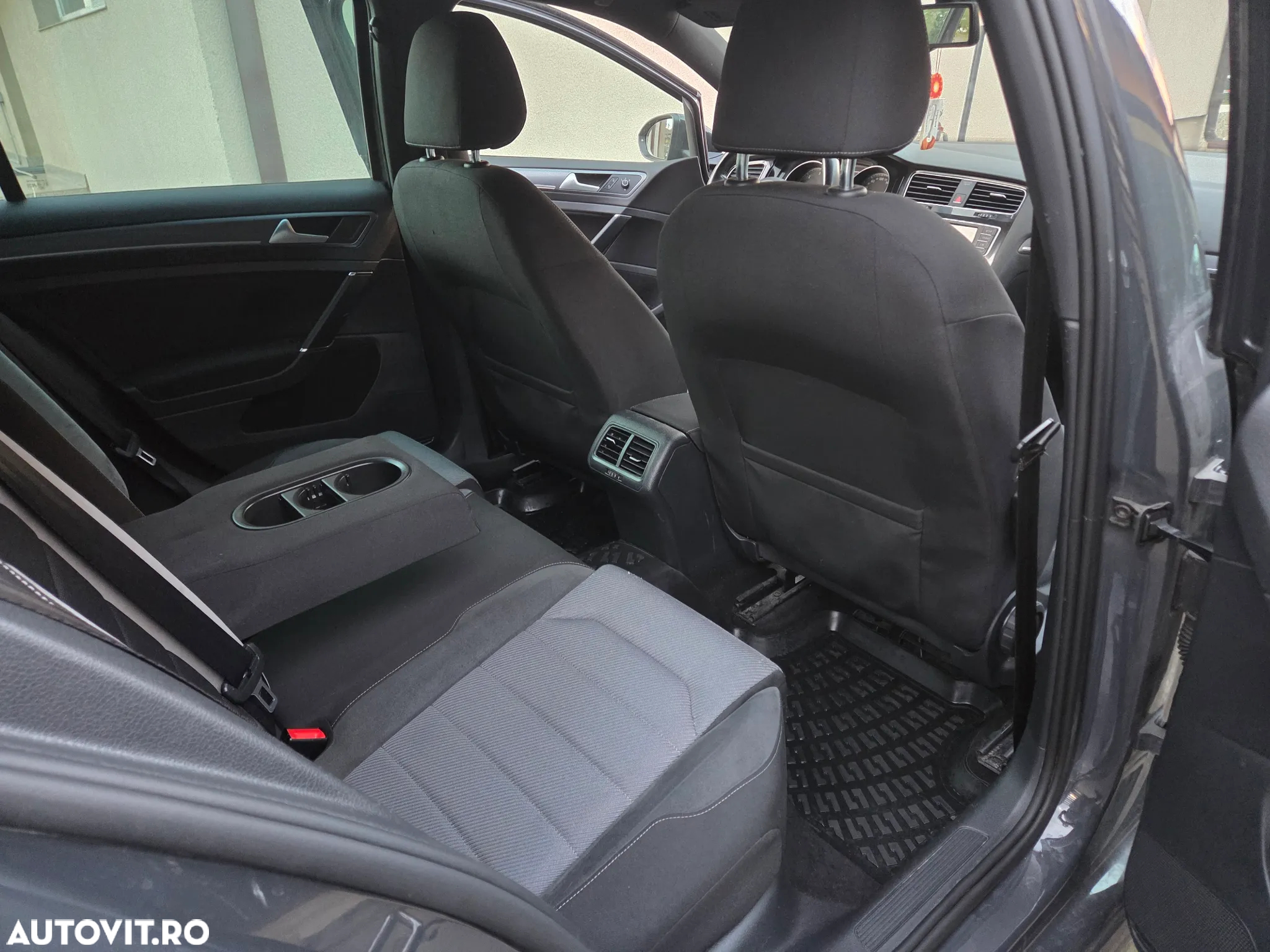 Volkswagen Golf - 8