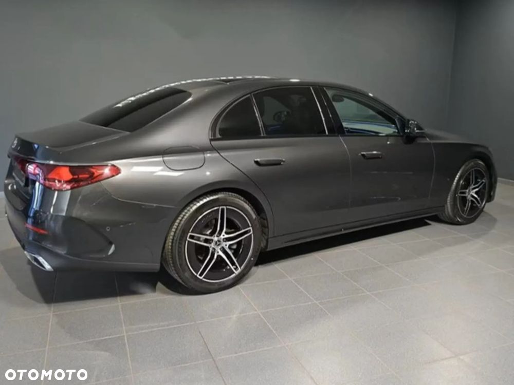 Mercedes-Benz Klasa E 220 d mHEV 4-Matic AMG 9G-Tronic - 3