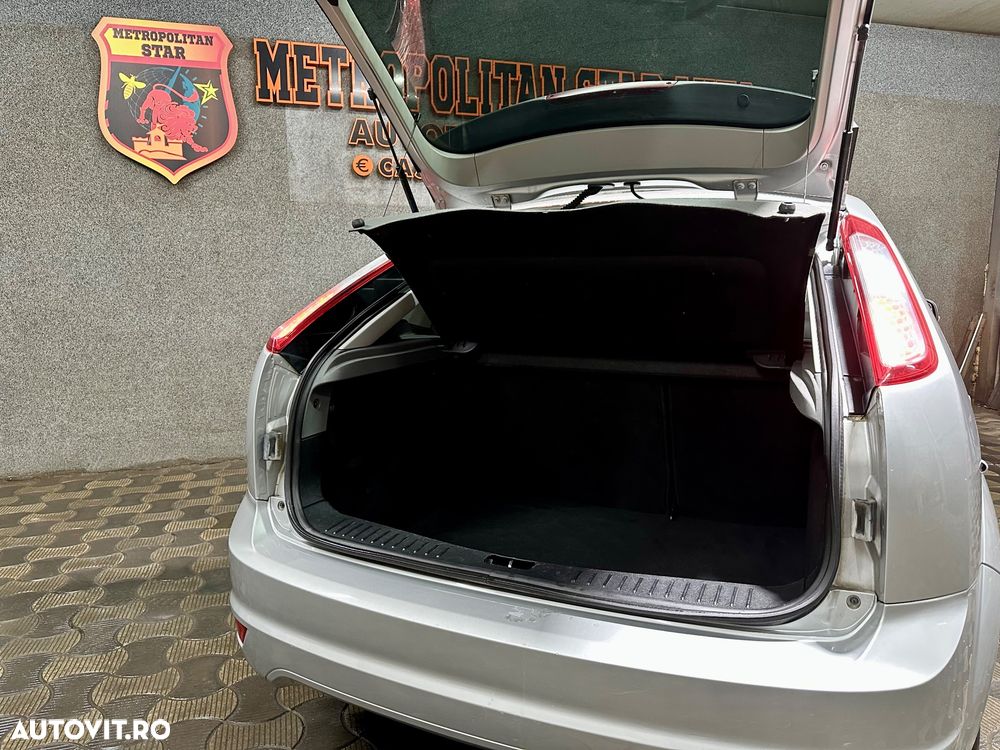 Ford Focus 1.6 16V Aut. Trend - 9