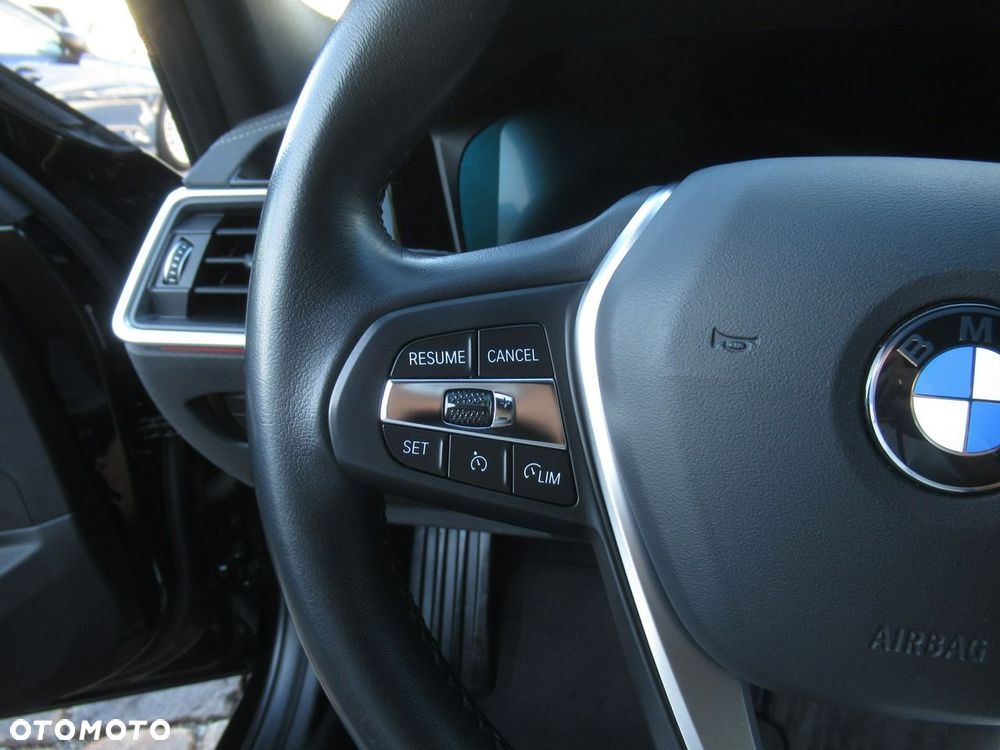 BMW Seria 3 320i Luxury Line - 13