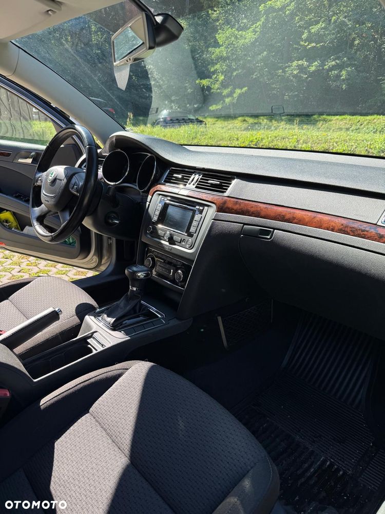 Skoda Superb 2.0 TDI Comfort DSG - 19