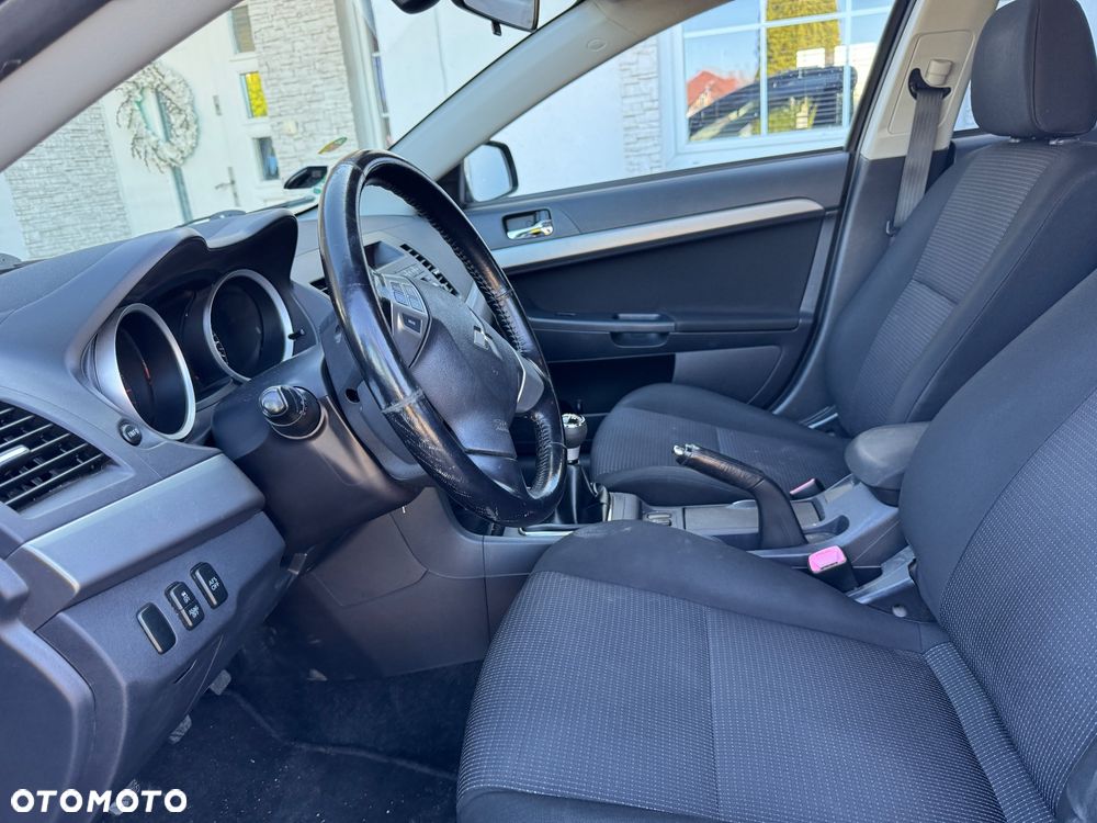 Mitsubishi Lancer 1.6 Invite - 8