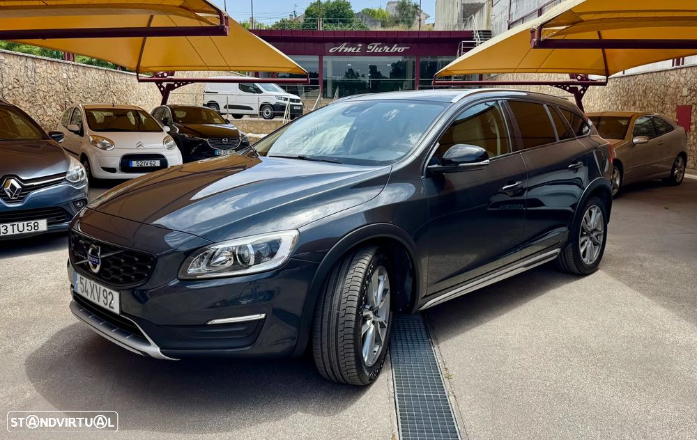 Volvo V60 Cross Country D3 Summum - 1