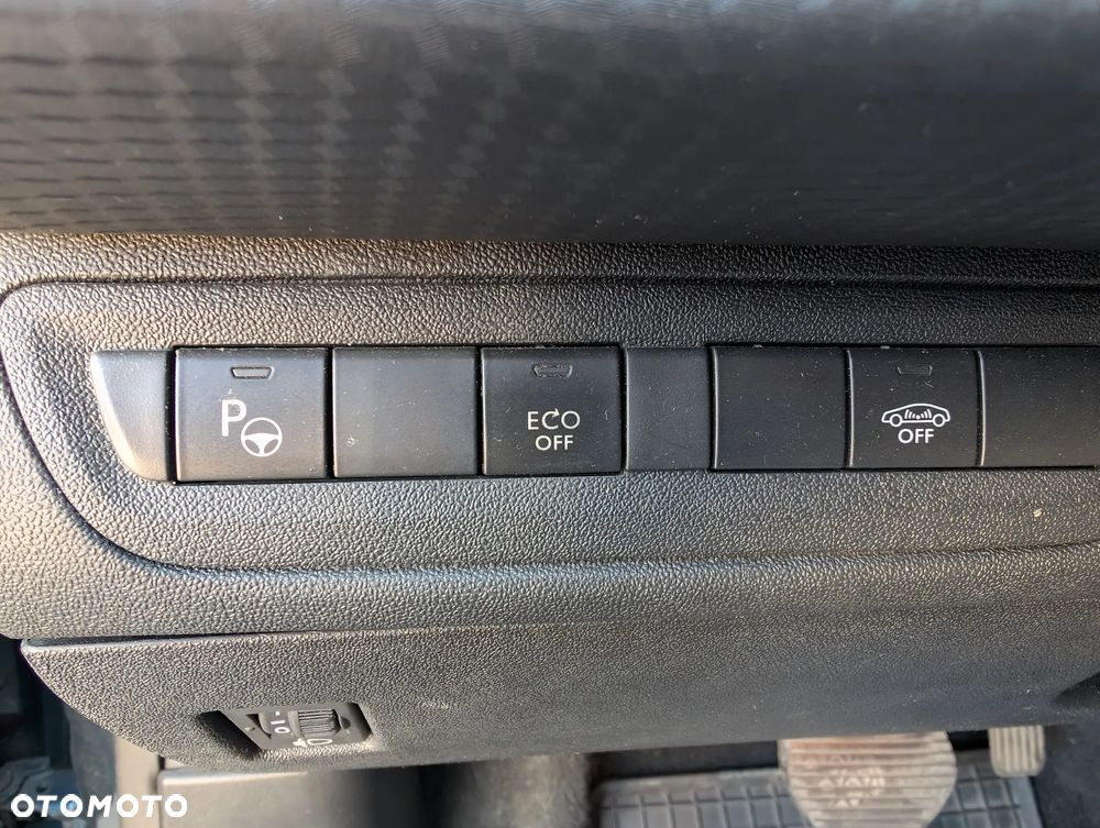 Peugeot 2008 1.2 Pure Tech Allure S&S EAT6 - 35