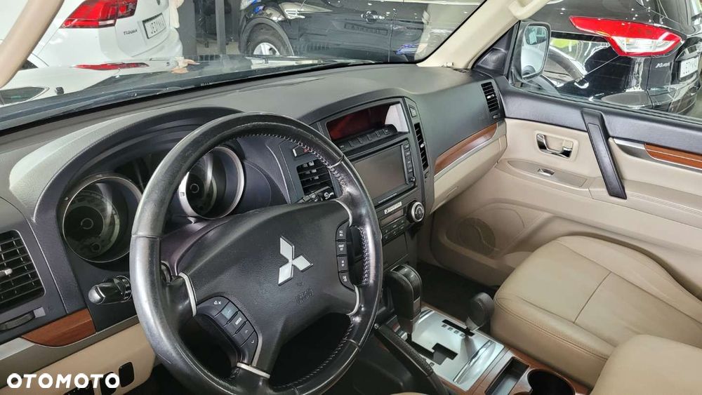 Mitsubishi Pajero - 7