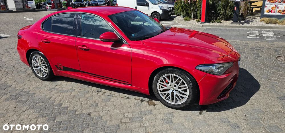 Alfa Romeo Giulia - 5