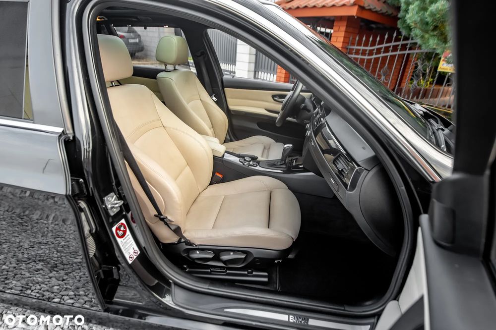 BMW Seria 3 330d xDrive DPF Touring Edition Exclusive - 22