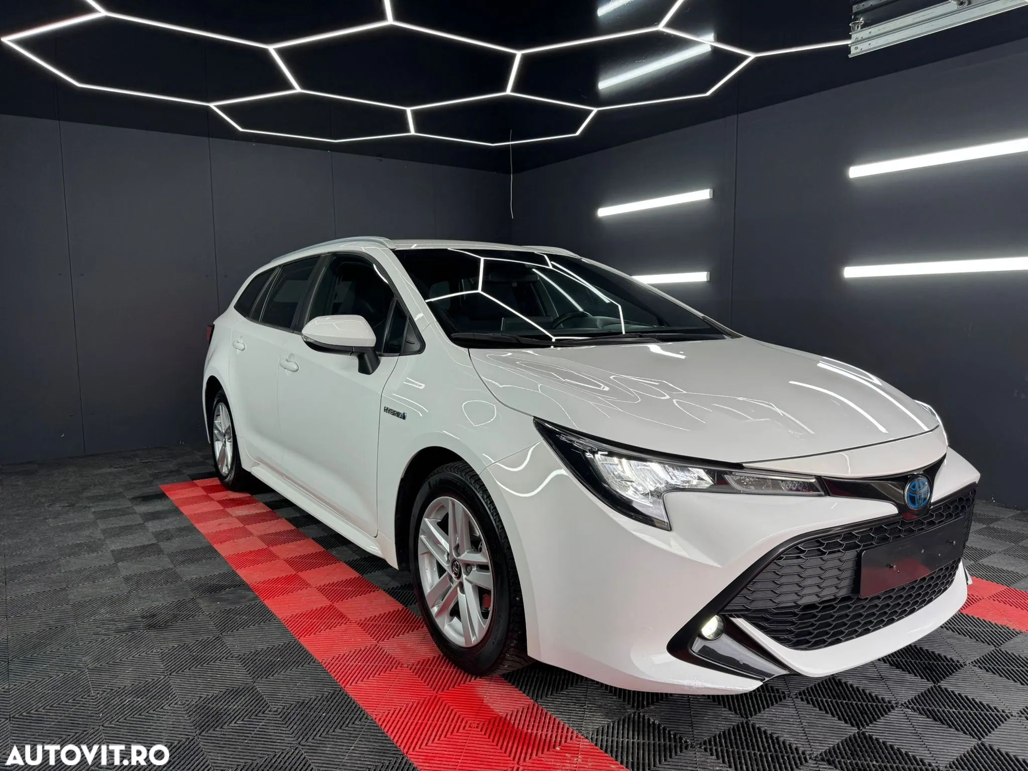 Toyota Corolla 1.8 HSD Business - 1