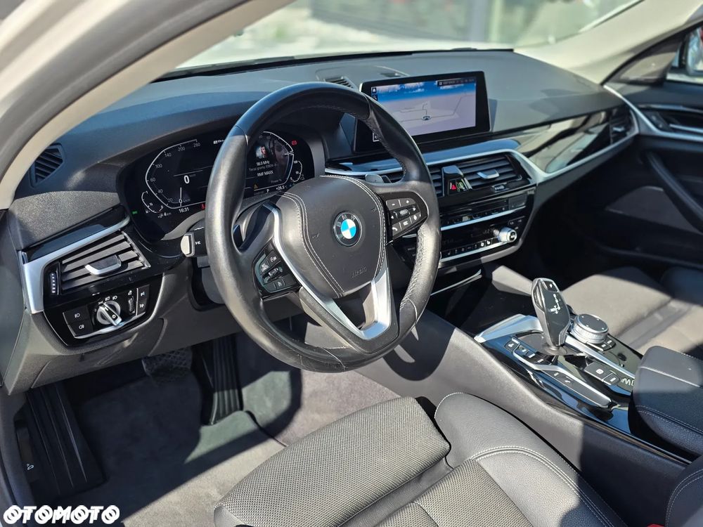 BMW Seria 5 530e iPerformance xDrive Sport Line sport - 19