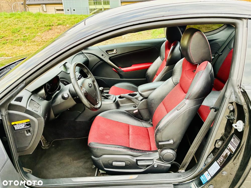 Hyundai Genesis Coupe - 8
