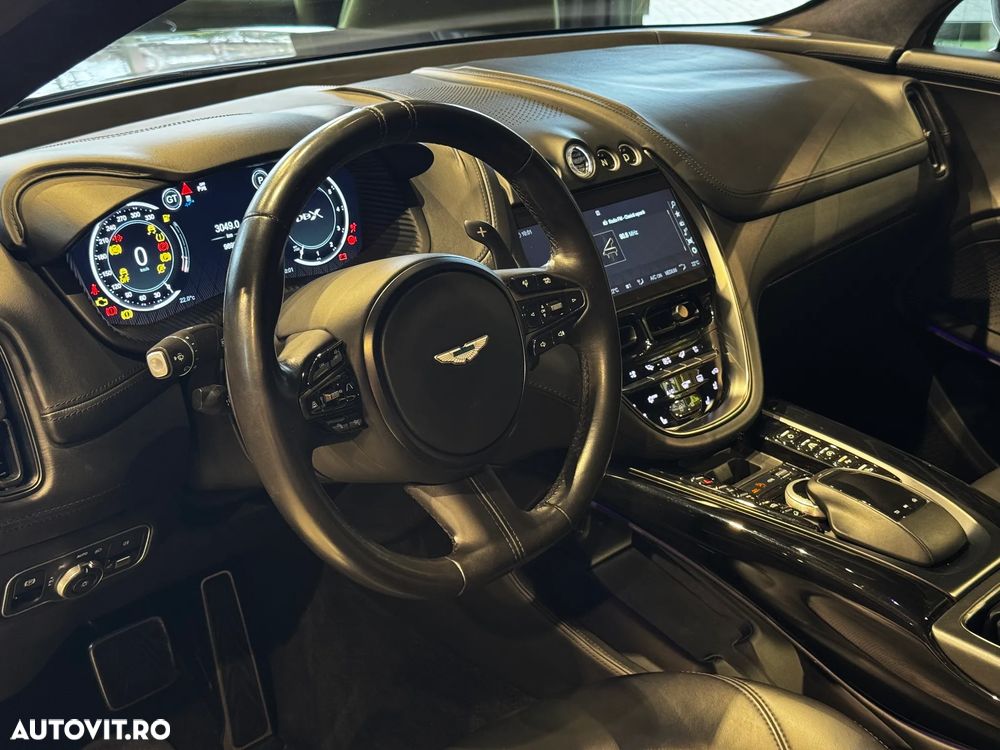 Aston Martin DBX - 14