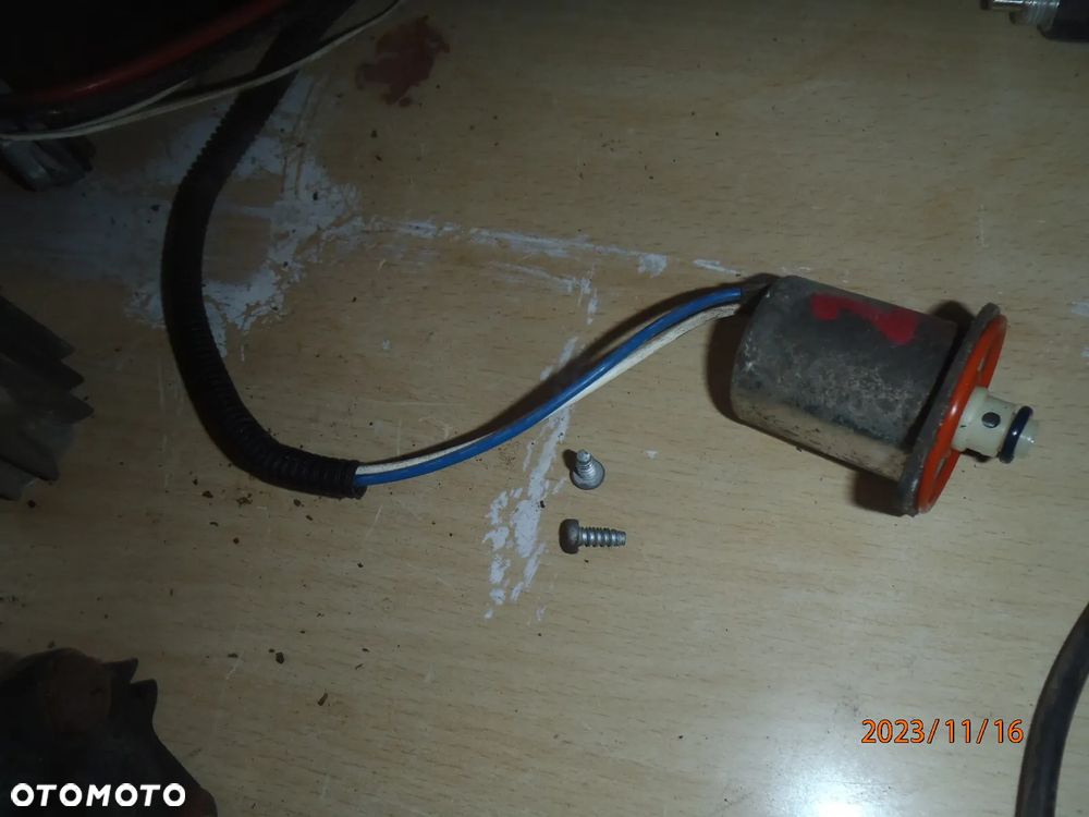 kompresor pompka zawieszenie silniczek  mocowanie tłok głowica zawór czujnik przewód wiązka kostka zbiorniczek range rover sport l320 discovery - 14