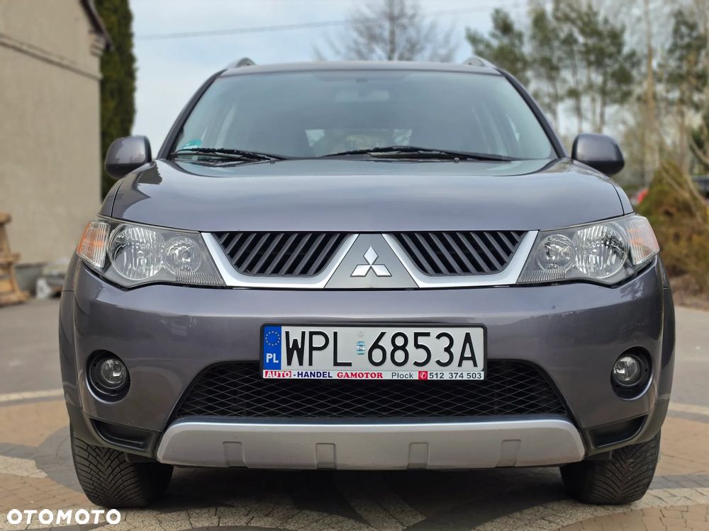 Mitsubishi Outlander - 1