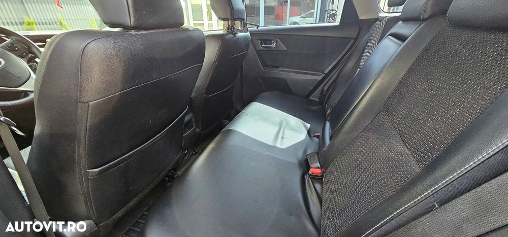 Toyota Auris - 11