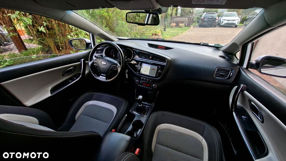 Kia Ceed 1.6 CRDi 136 ISG Dream-Team Edition - 12
