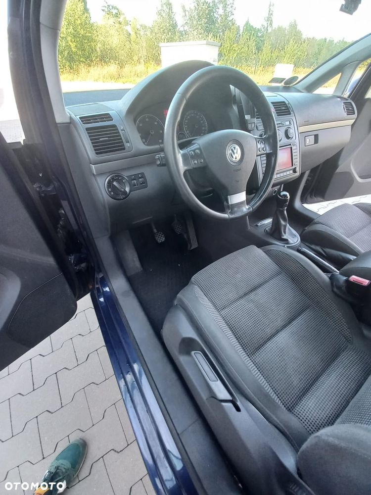 Volkswagen Touran - 25