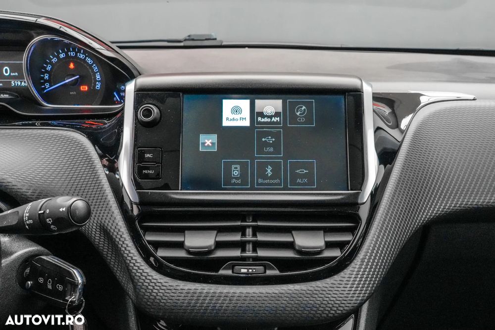 Peugeot 2008 1.2 PureTech Turbo Allure - 20