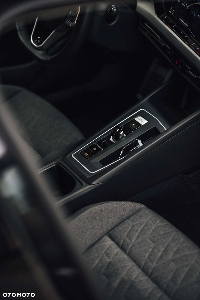 Volkswagen Golf - 24