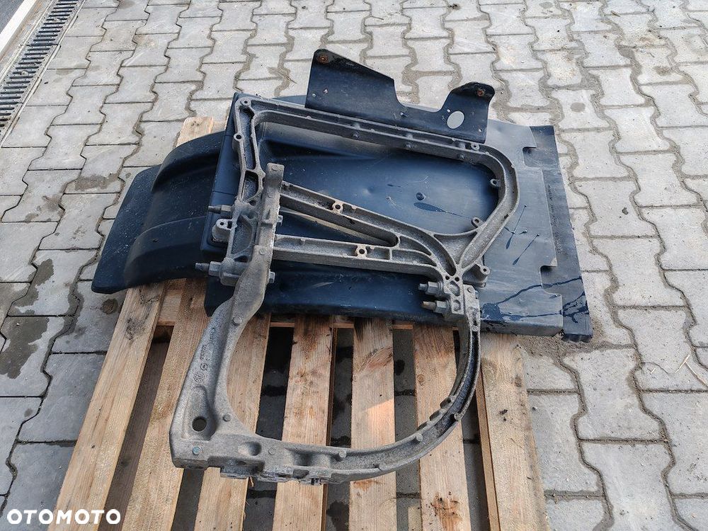MOCOWANIE WSPORNIK KATALIZATORA NADKOLA PRAWY VOLVO FH4 21638271 82868698 - 3