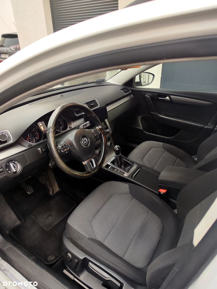 Volkswagen Passat - 11