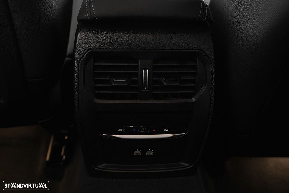 BMW 330 e Pack Desportivo M Auto - 25
